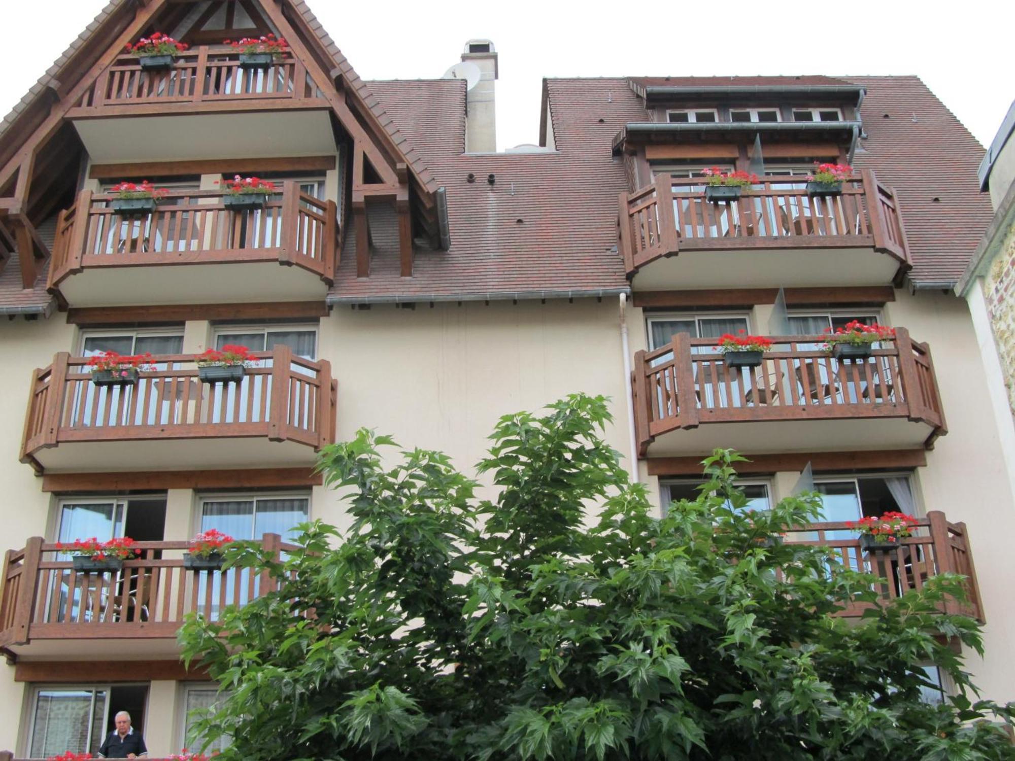 Le Trophée By M Hôtel Spa Deauville Exterior foto